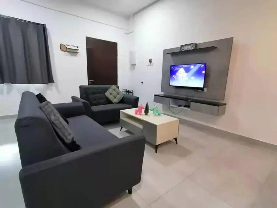 Cameron top31 golden hills night market homestay