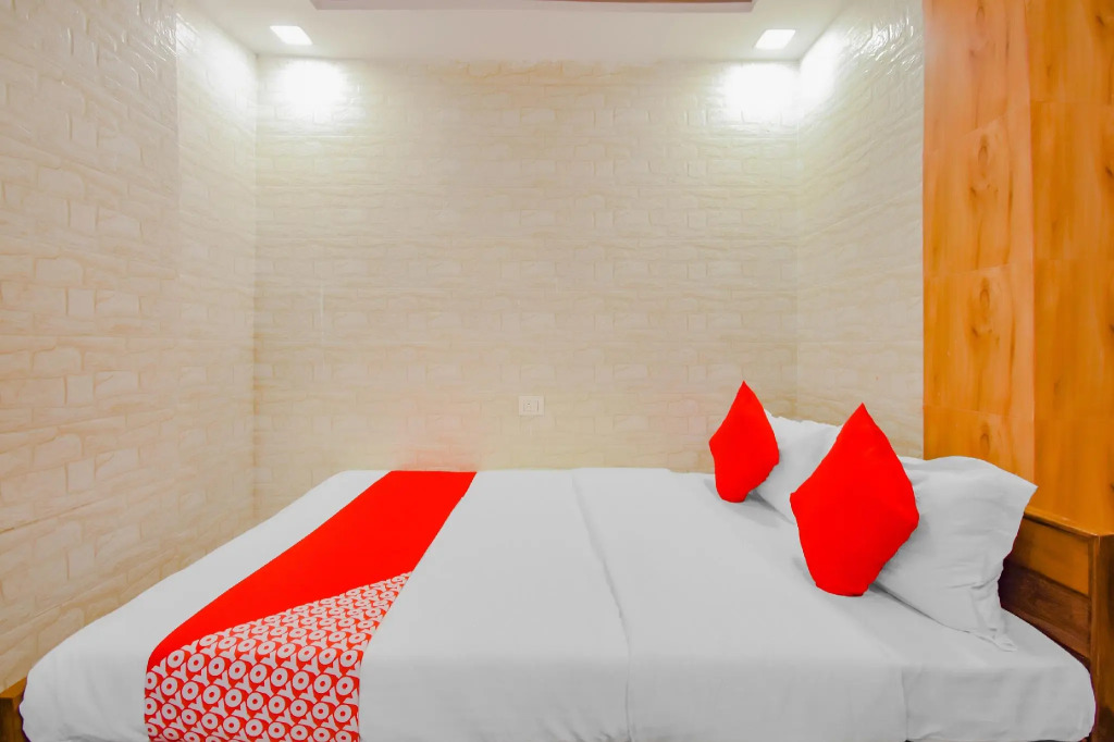 FabHotel Golden Imperial