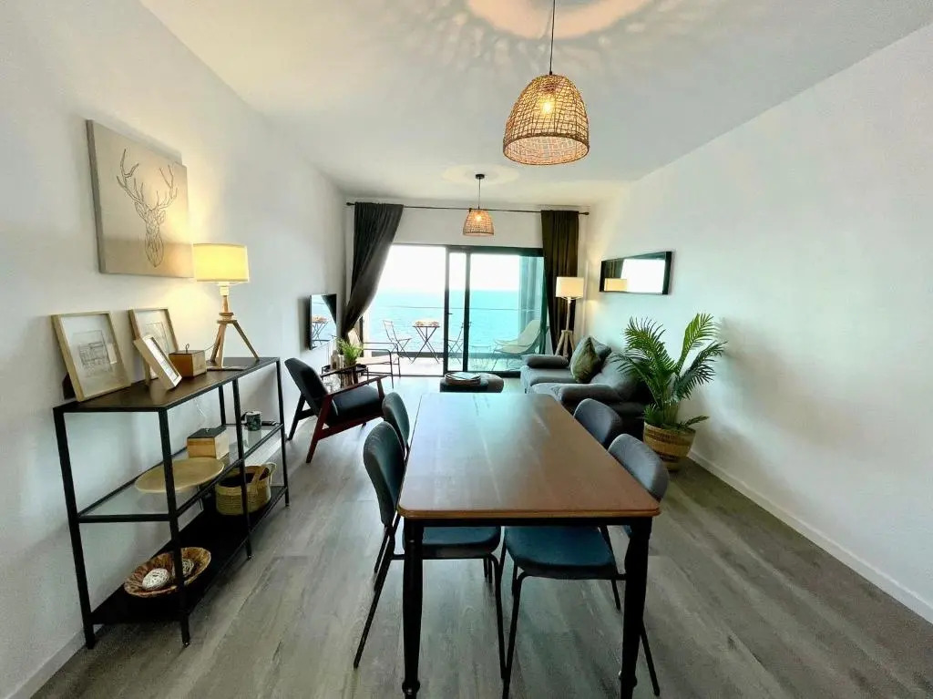 Ocean Cliff Apartment
