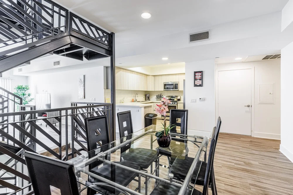 East West Comfort: Hollywood Walk Of Fame Apartments