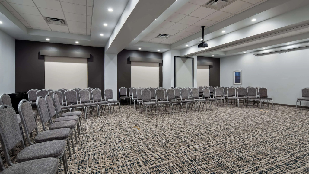 Best Western Plus Roland Inn & Suites