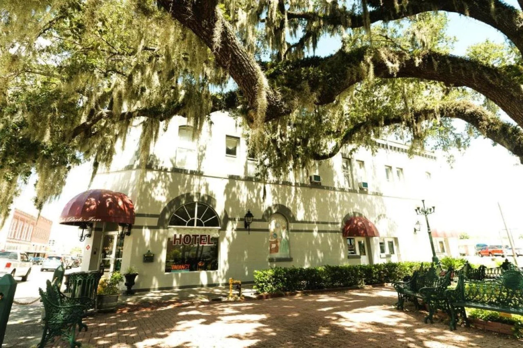Oaak Tree Hotel
