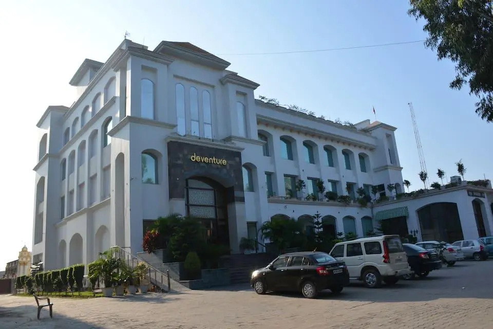 Hotel KMG Air Cooled,Zirakhpur Chandigarh ,Couple first choice ,verified hotel