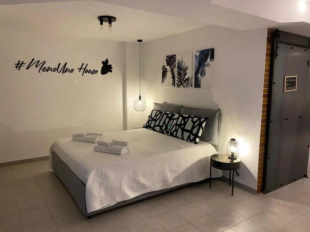 Menouno House