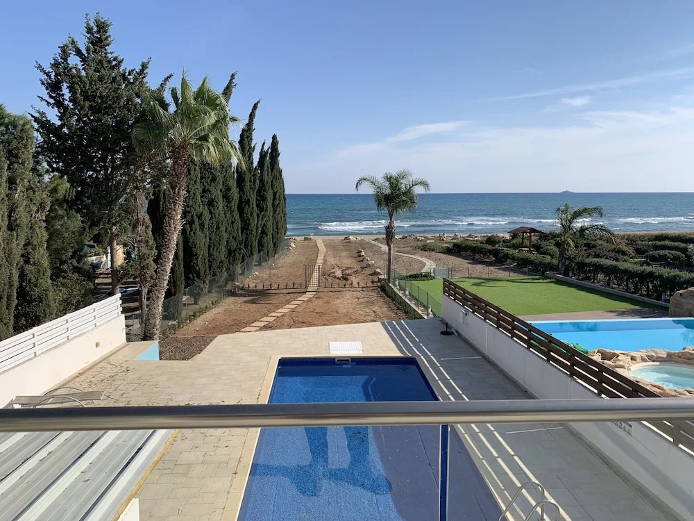 Beachfront Family Holiday Villa Perivolia