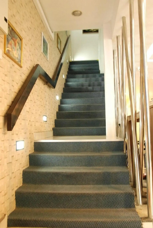 Lacomme Inn