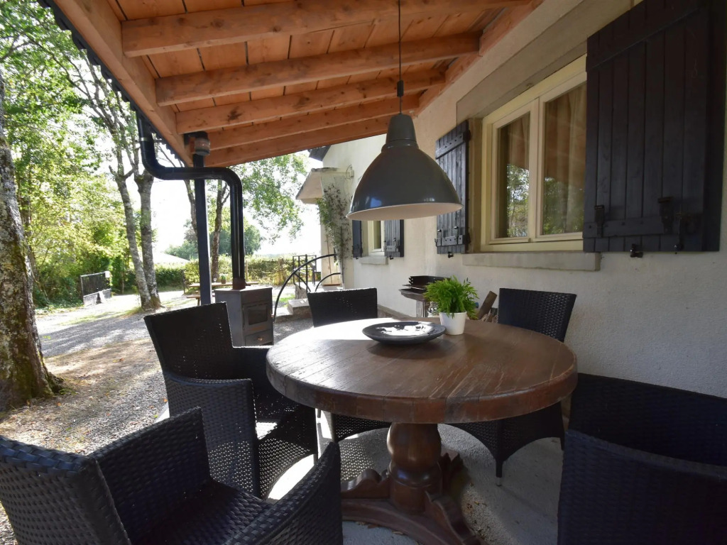 Unique Child-friendly Holiday Home in Saint-Honore-les-Bains