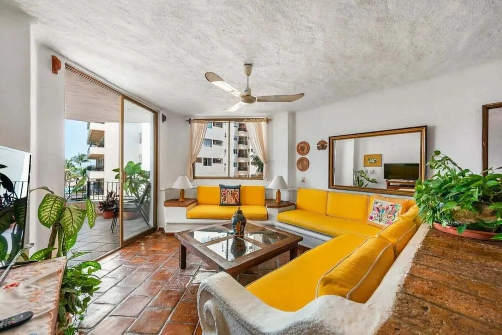 Ocean View 2Br Condo-balcony-beach-pool - 305