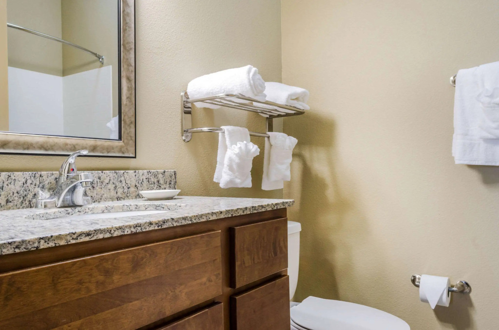 MainStay Suites Hackberry Sportsmans Lodge