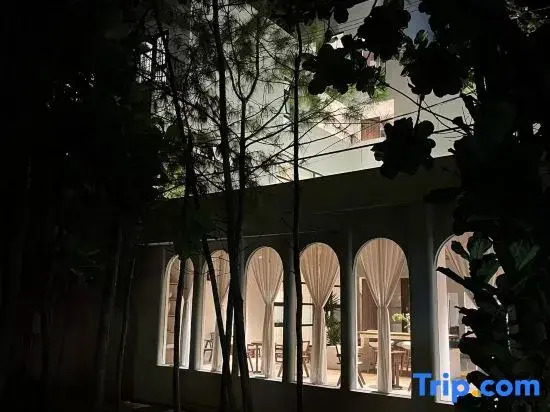 Limu Elegant House · Life Light Luxury Design Resort Guesthouse (Gejiu Shadian Grand Mosque Branch)