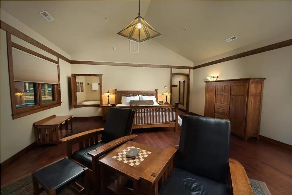 FivePine Lodge