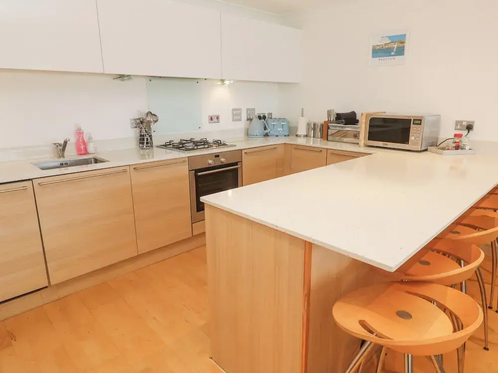 9 Headland Point