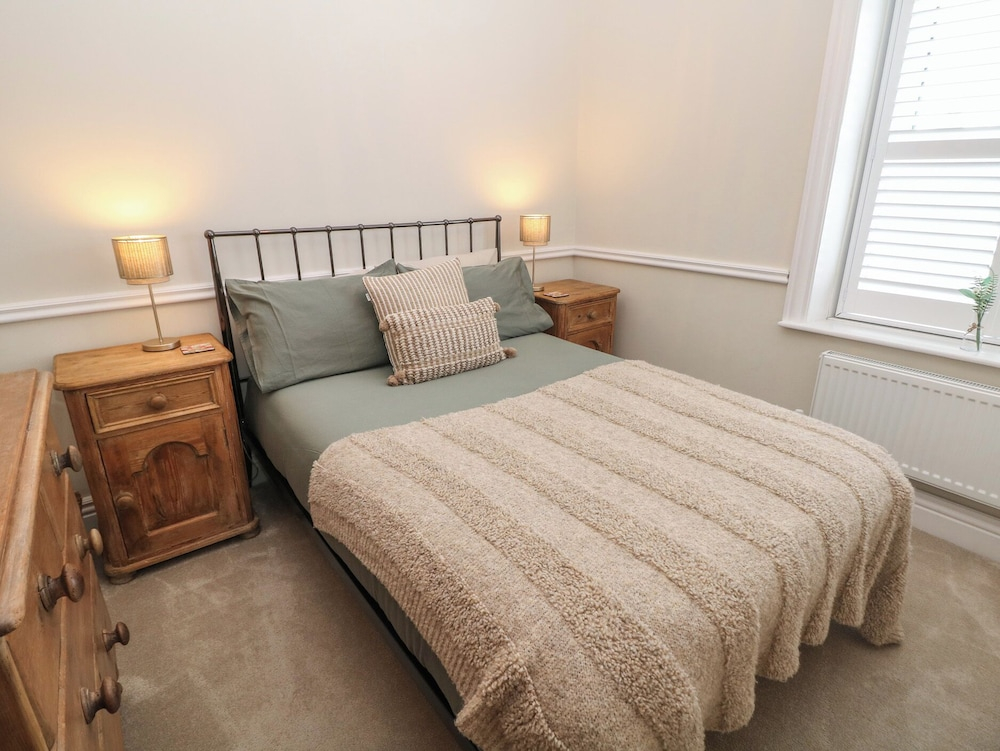 16 Oak Bank
