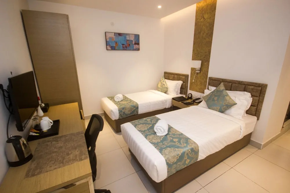 Capital O 36137 Vihaari 24 Business Hotel