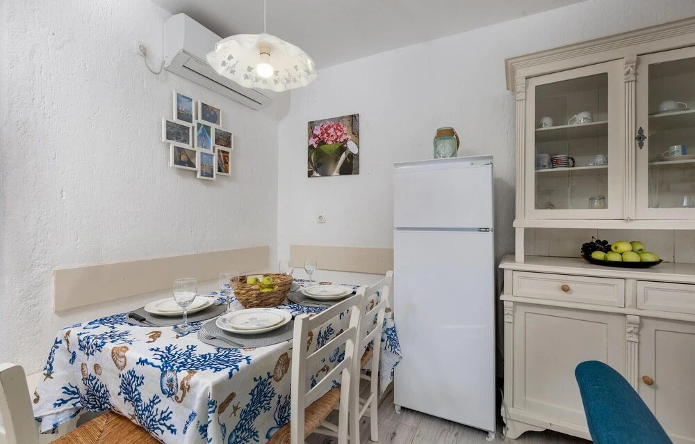 Nice Home in Pinezici With Wifi and 4 Bedrooms