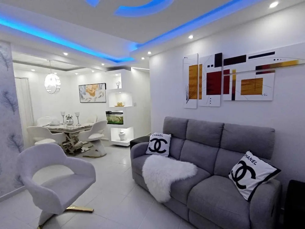 Luxurious Apartment 4to Level With Security Camera