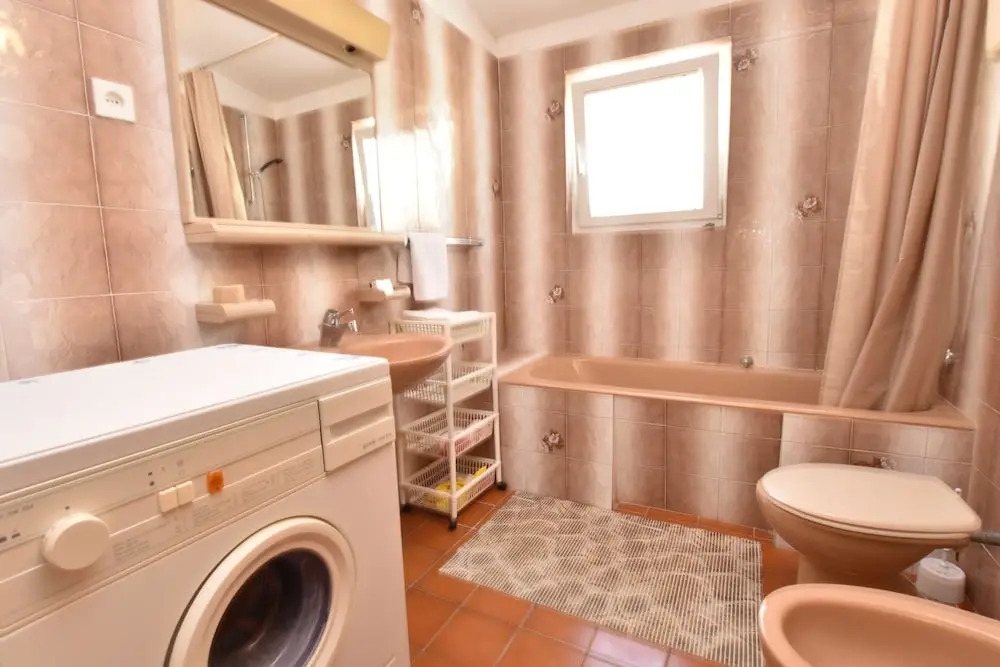 Apartments and Room Mate-mare