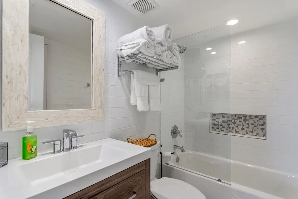 One Seagrove Place Unit 1403 2 Bedroom Condo by Redawning