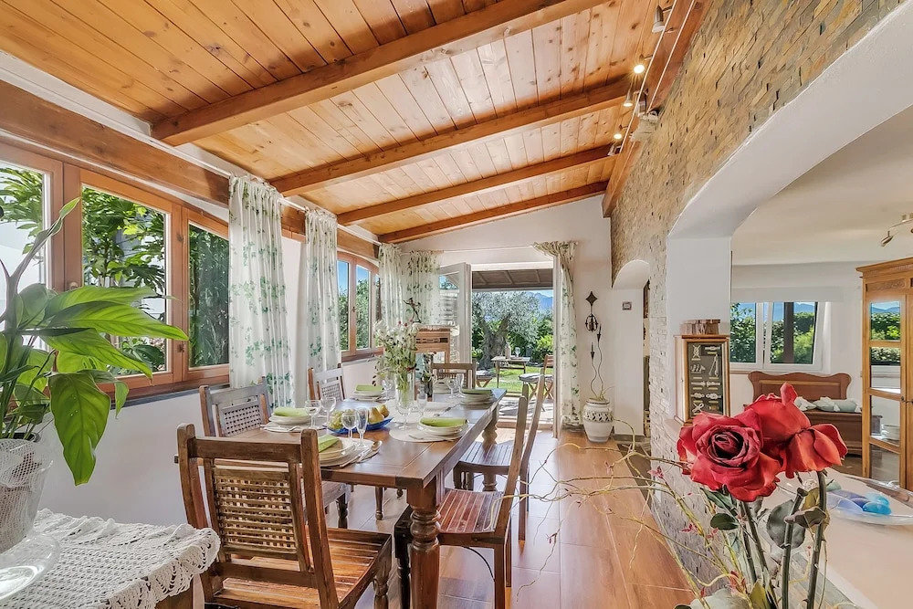 La Casa Fra gli Ulivi luxury apartments with pool near Cinque Terre and Tuscany