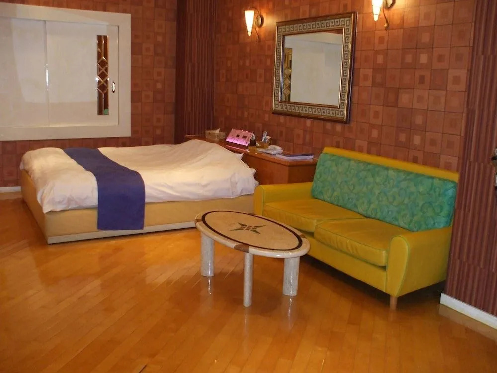 Hotel Large