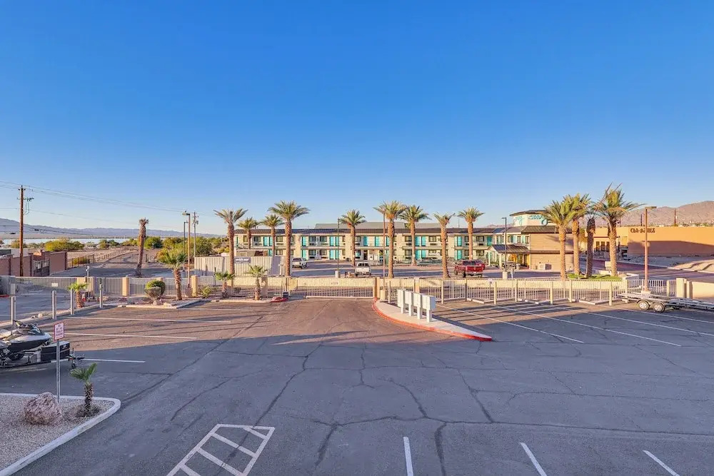 Walkable Waterfront Oasis w/ London Bridge Views!