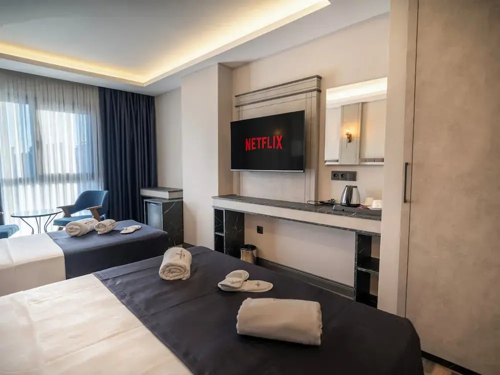Modernlux Hotel