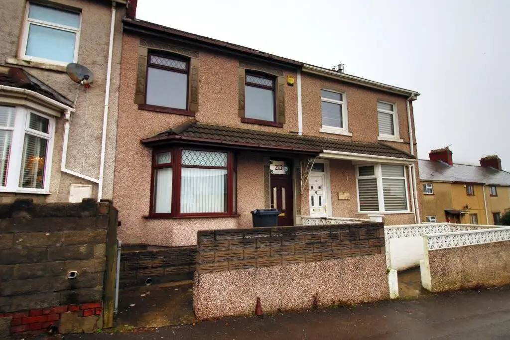 Stylish Home in Port Tennant - 4BR Free Parking!