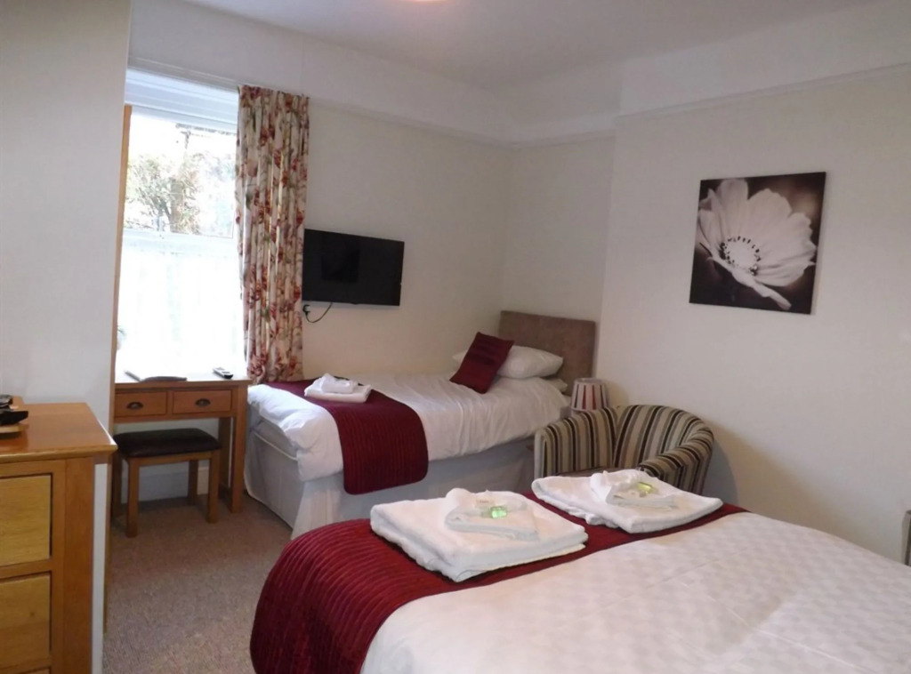 Cairn House - Bed & Breakfast