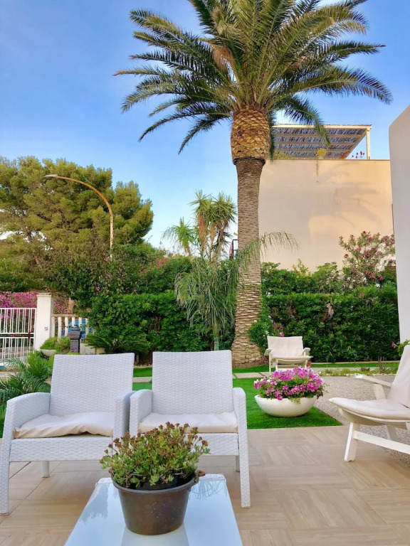 Villa Almyra - 4 Double Bedrooms with Exclusive Garden & Parking Steps from the Beach