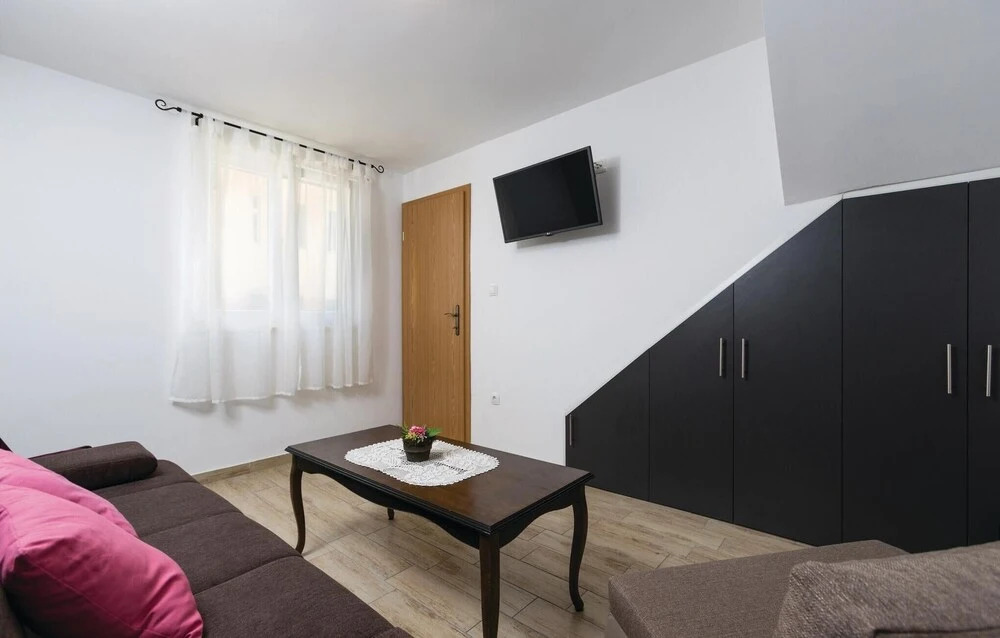 Stunning Home in Kastel Stari With Wifi and 2 Bedrooms