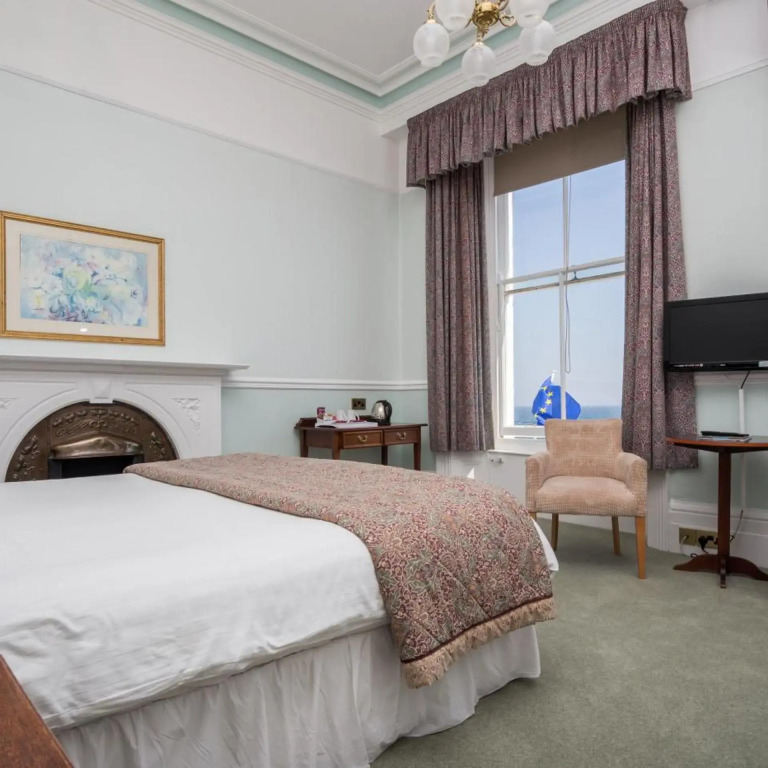 The Queens Hotel