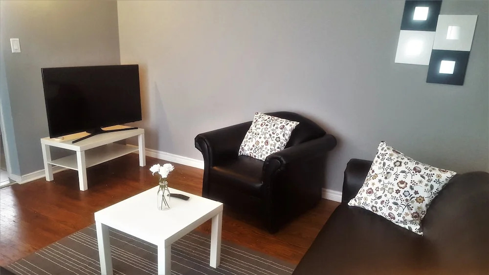 Lavish Suites - 4 Bedroom Guesthouse