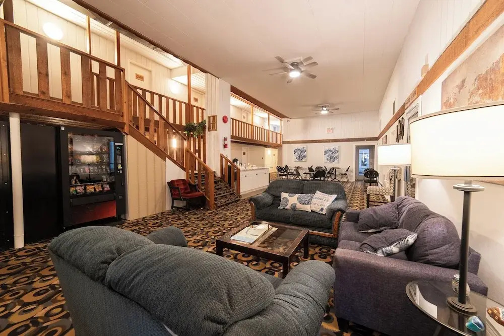 Uptowner Hotel