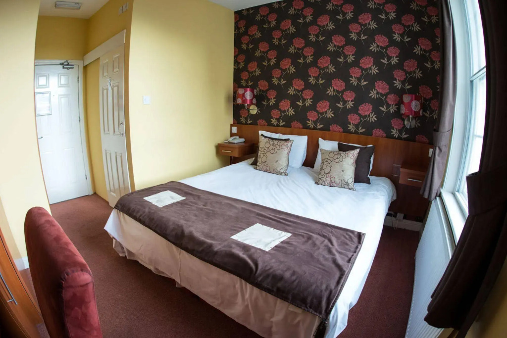 Thomas James Hotel