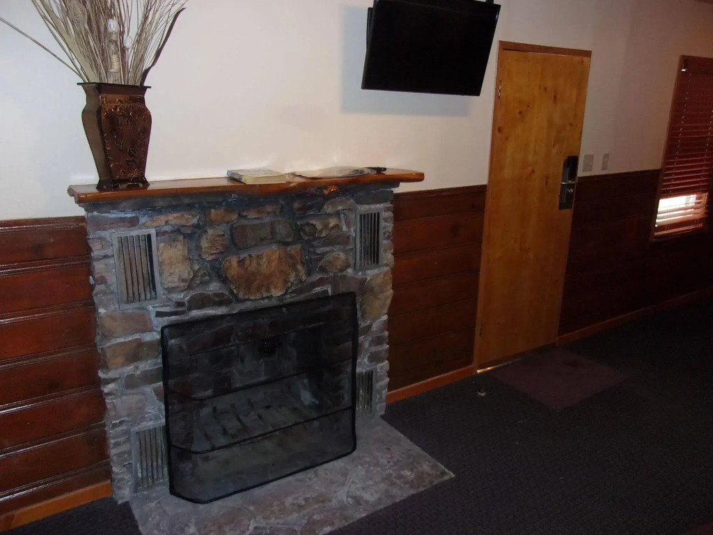 Embers Lodge and Cabins
