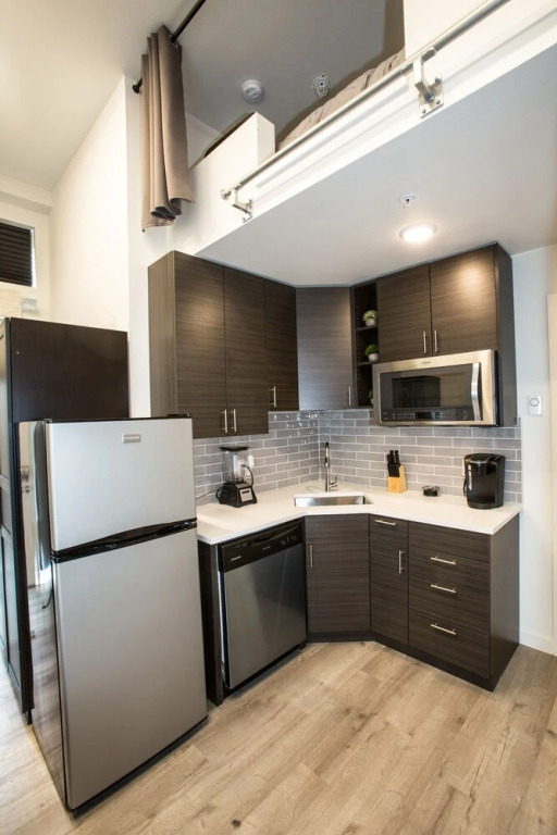 Modern Seattle Condo Sleeps 4