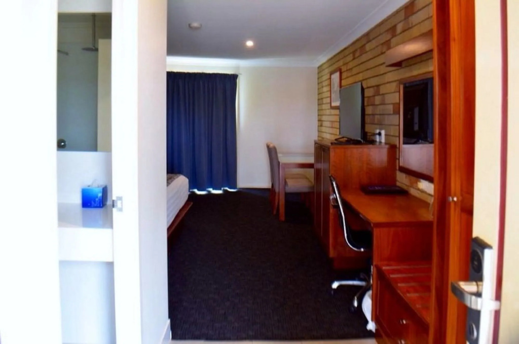 Western Heritage Motor Inn