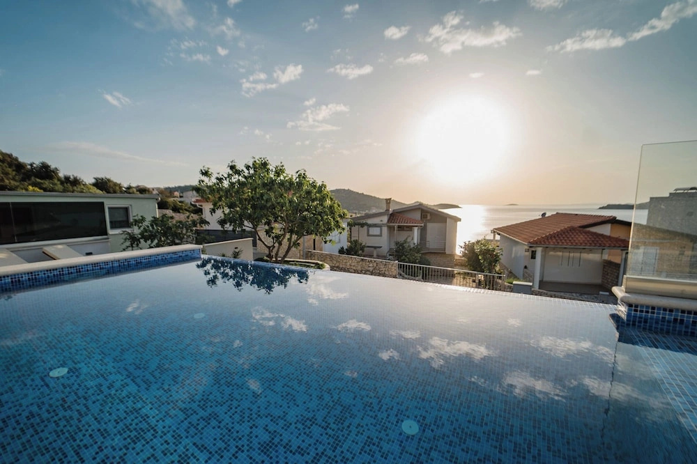 Villa Miracle