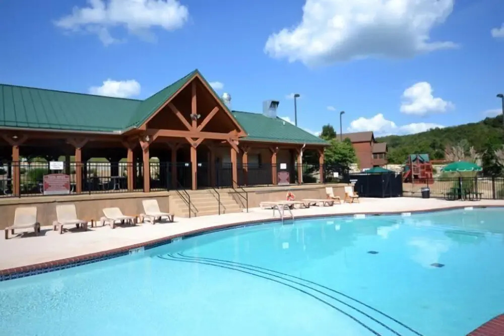 Birdie Lane Beauty - Golf, Pools, Gym, & More!