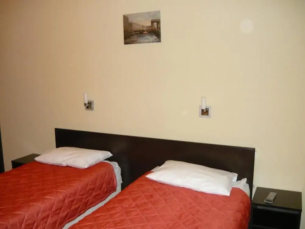 Bridge Inn Cozy Triple room