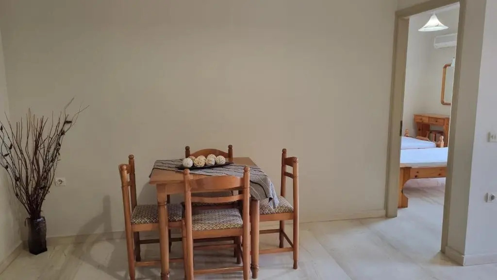 Makis Studios & Apartments