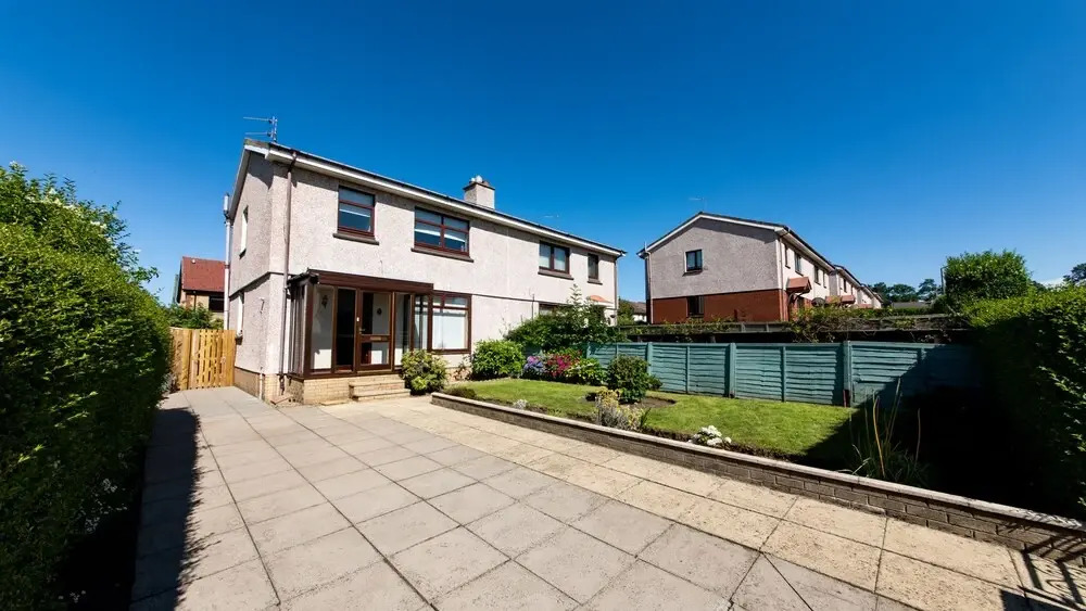 Empty2occupied Family Home in Craigour Terrace With Driveway & Garden