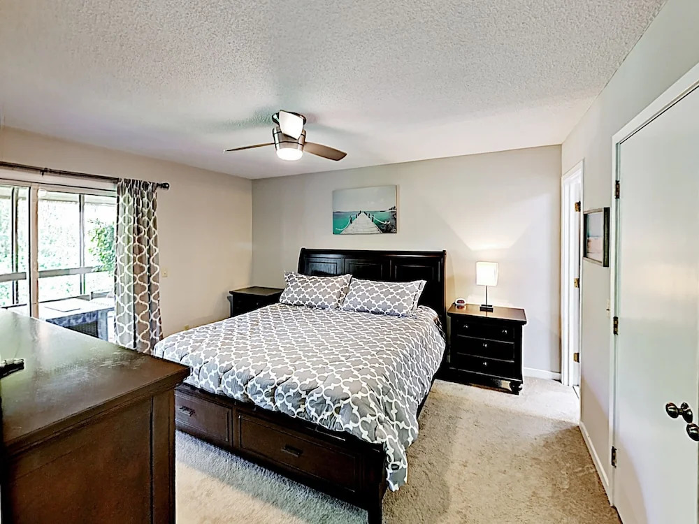 Secluded W/ Hot Tub, Under A Mile To Beach 3 Bedroom Home