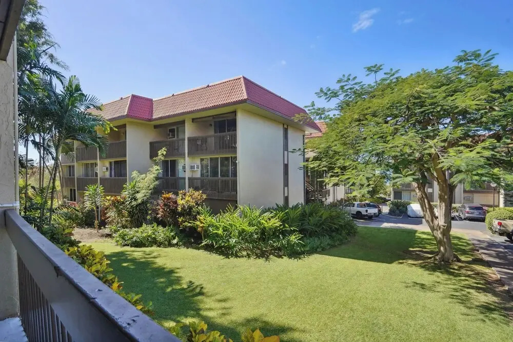 < 1 Mi to Beach + Town! Airy Kailua-kona Condo