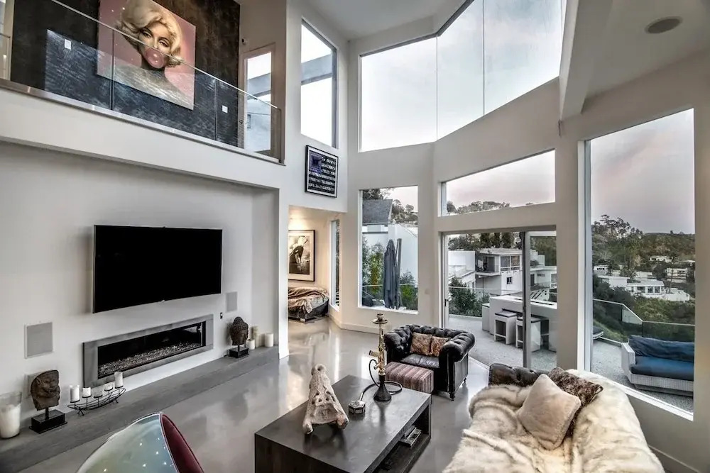 Sunset Plaza Modern