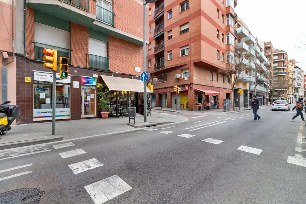 Cozy 3bed Flat With Balcony Close to Plaza España