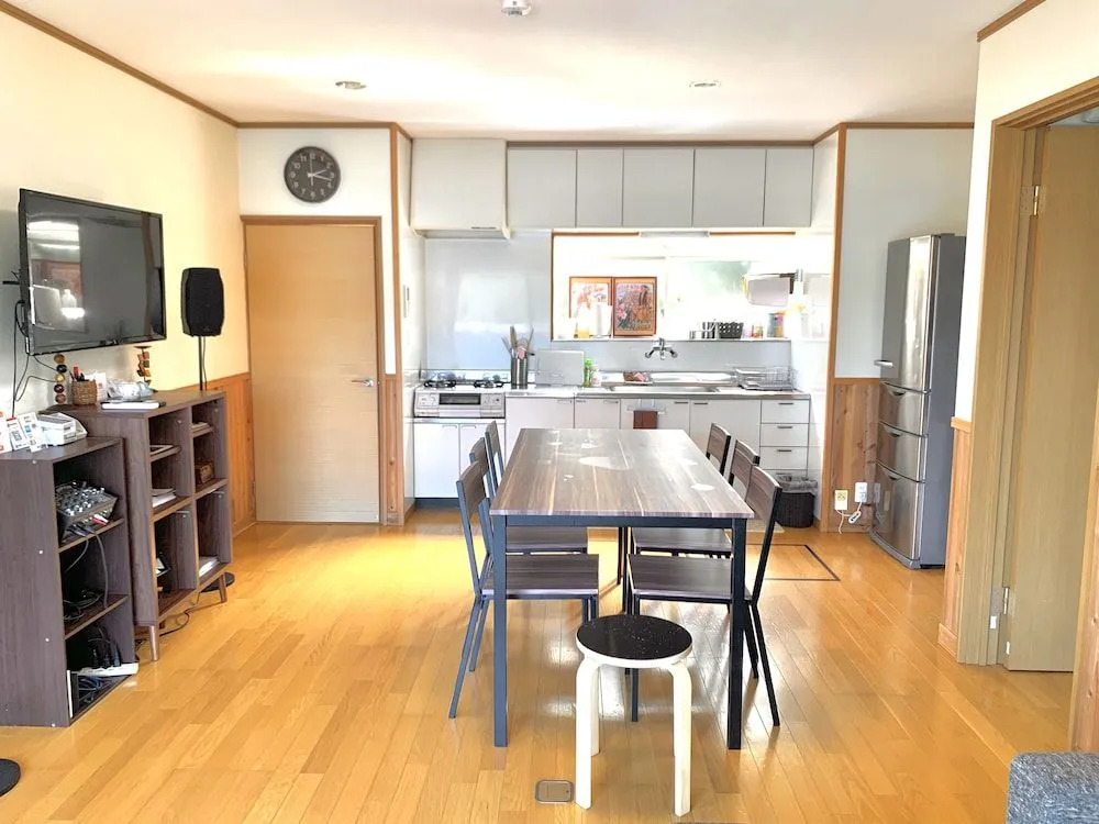 Tsubaki House