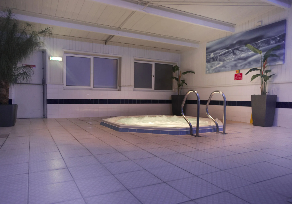 The Essex Golf & Country Club Hotel