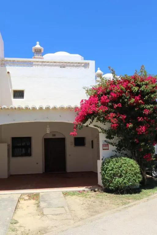 Typical Portuguese Beach House just 88m to the beach