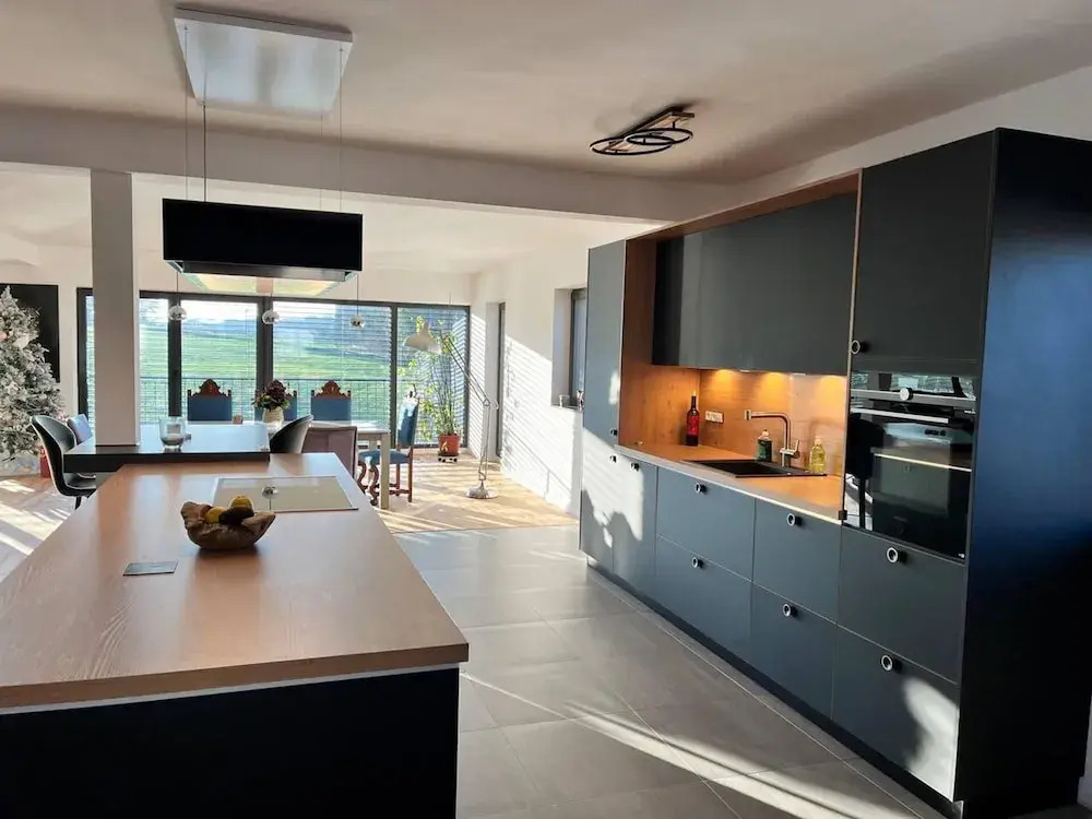 House - Sleeps 8 - Pets Ok - Garden - Parking